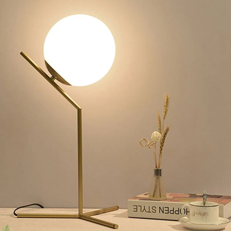 CozyGlow Élégante Lampe de Table – Éclairage LED Chaleureux pour Hygge et Élégance