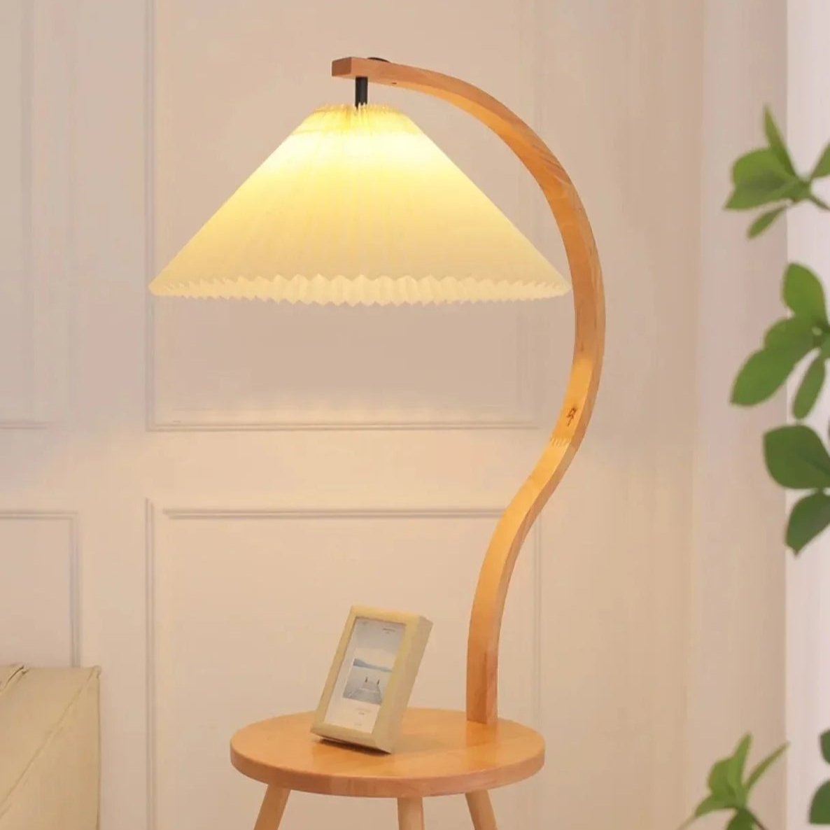 Lampe de table en bois minimaliste avec une touche originale