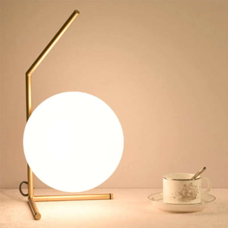 CozyGlow Élégante Lampe de Table – Éclairage LED Chaleureux pour Hygge et Élégance