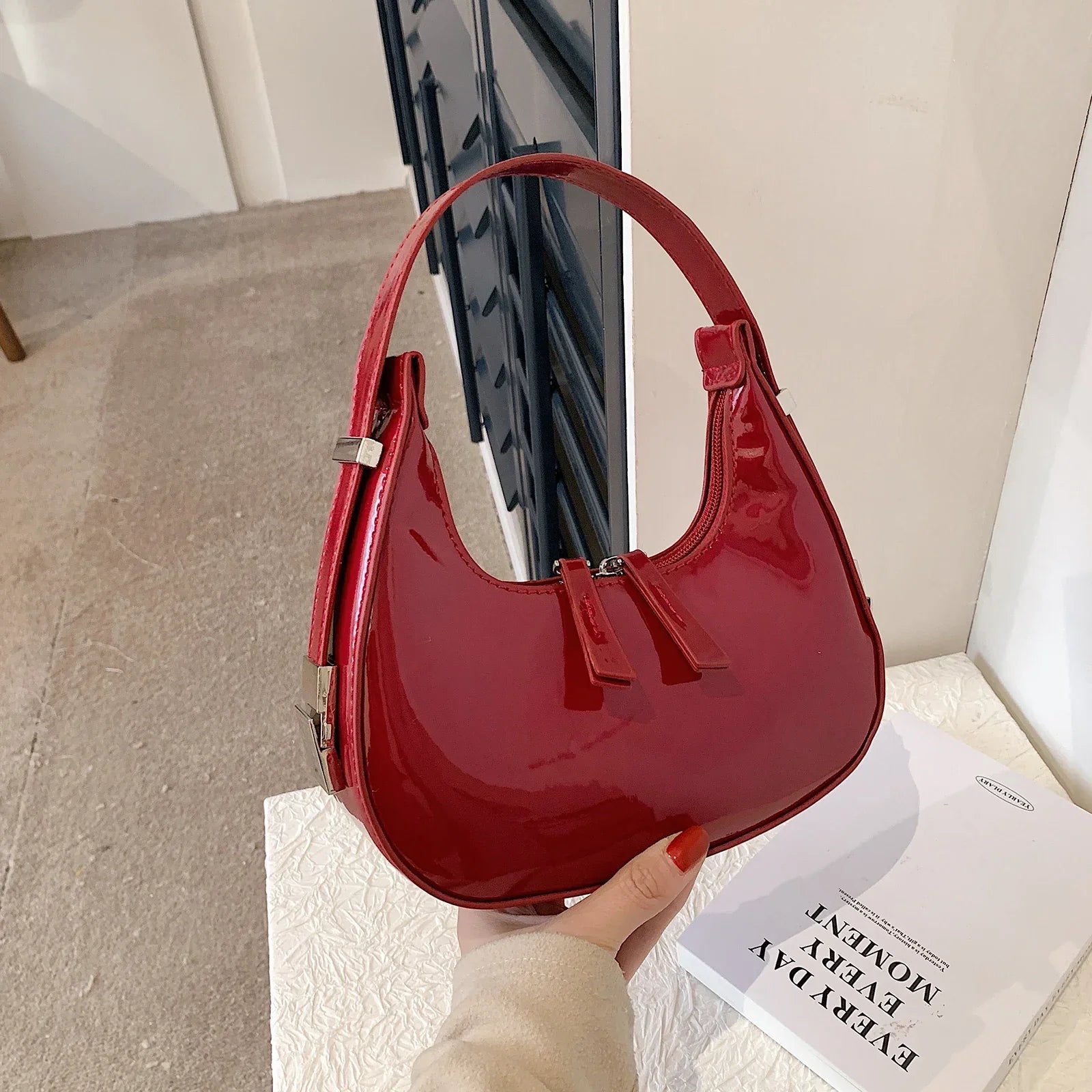 Sac à main élégante en demi-lune Mille pour femmes – Sac à bandoulière chic