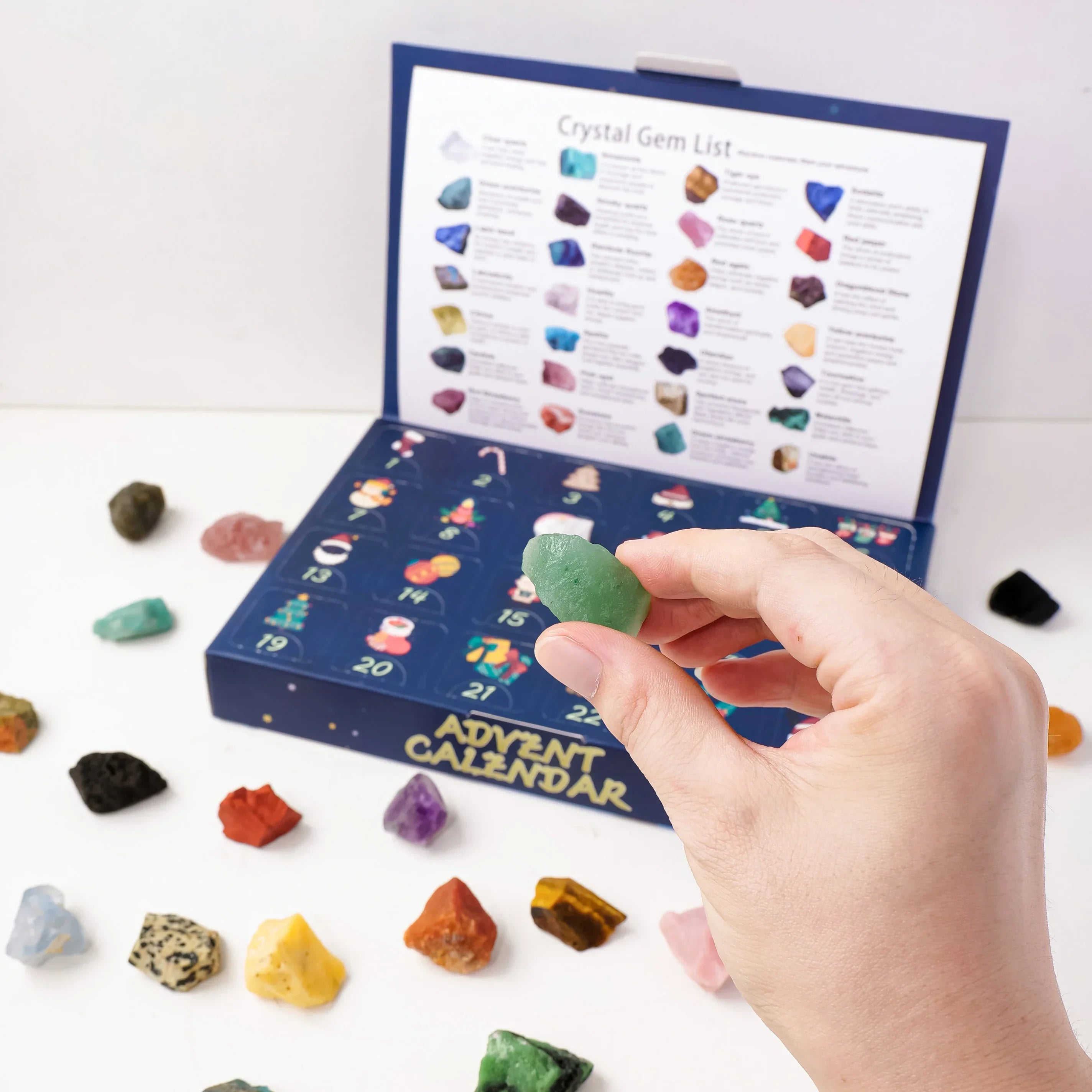 Calendrier de l'Avent avec des pierres de cristal