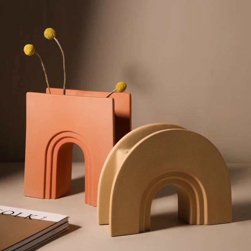 Vase en céramique artisanale GeoSculpt – Design géométrique moderne