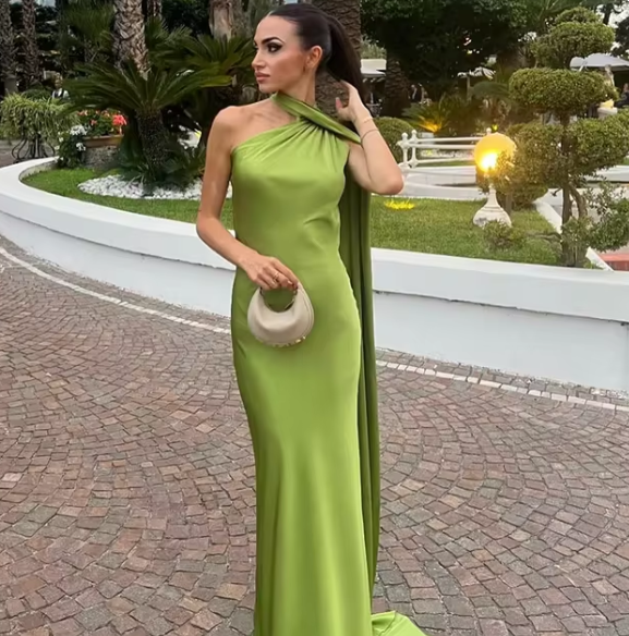 Robe dos nu Claudine | Élégance sexy à épaules dénudées avec accent de ruban de satin