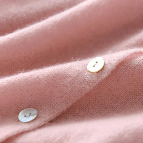 Jours ensoleillés | Pull asymétrique boutonné