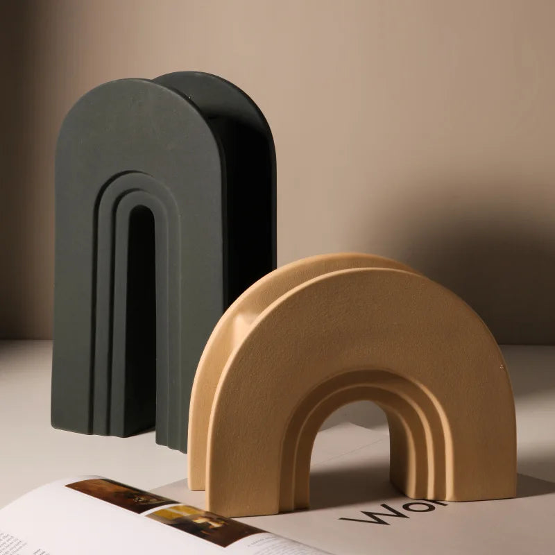 Vase en céramique artisanale GeoSculpt – Design géométrique moderne