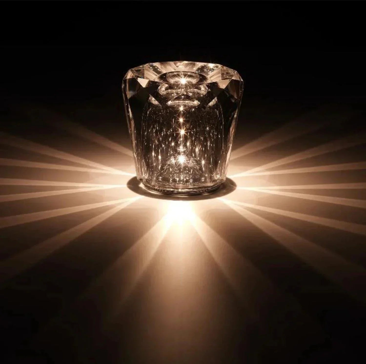 LumiGleam - Lampe de table à facettes en cristal