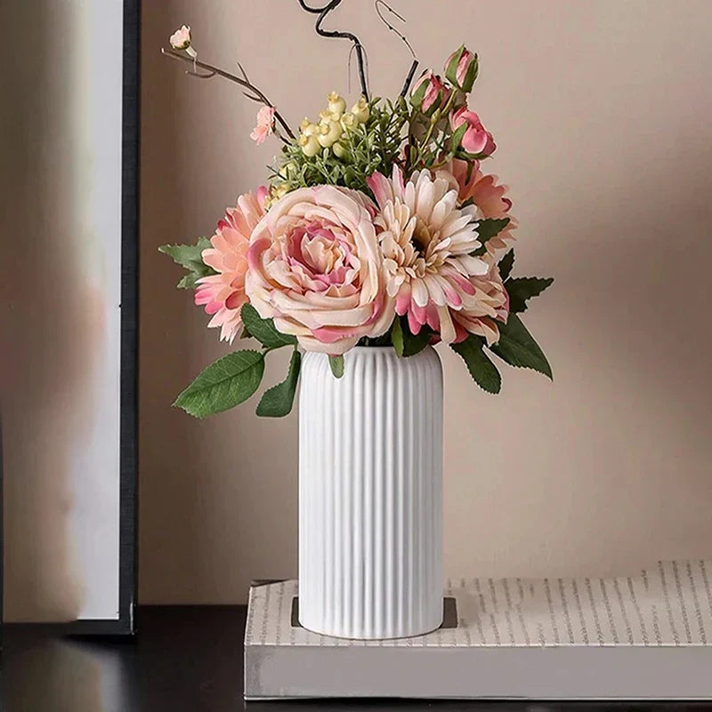 LineaForm - Vase artistique moderne en céramique à rayures