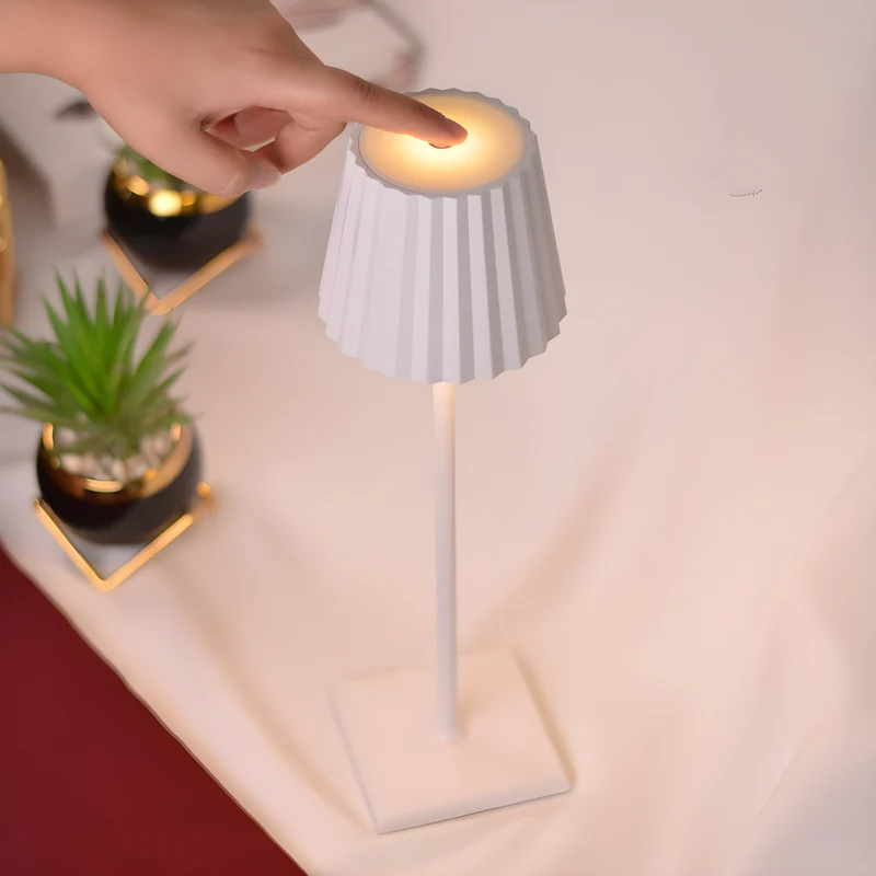 LumiGlow - Lampe de table sans fil à intensité variable