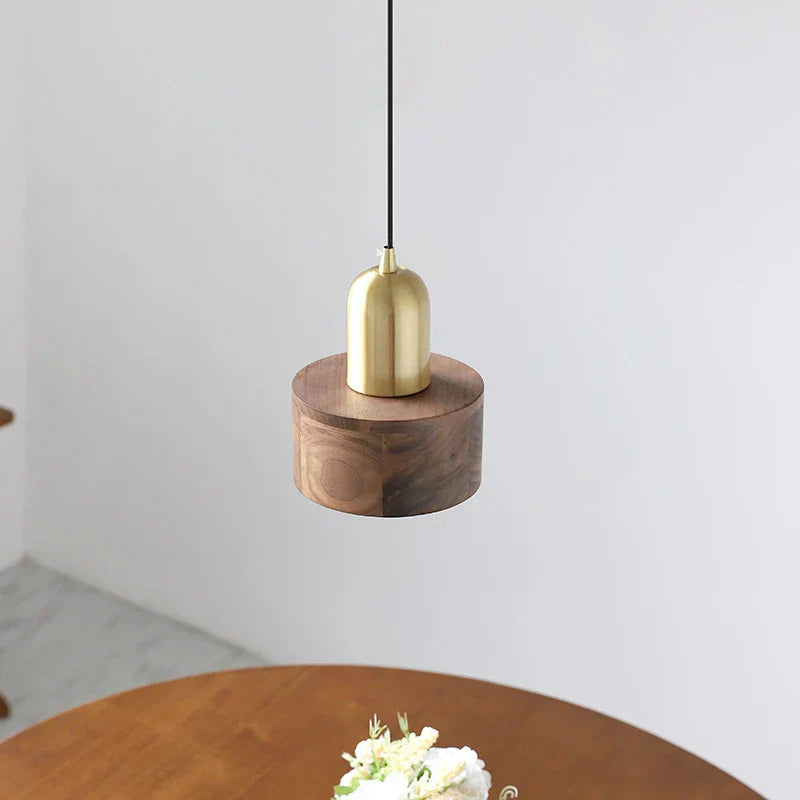 NordicLuxe Pendu – Éclairage Élégant en Bois de Noyer pour une Ambiance Conviviale