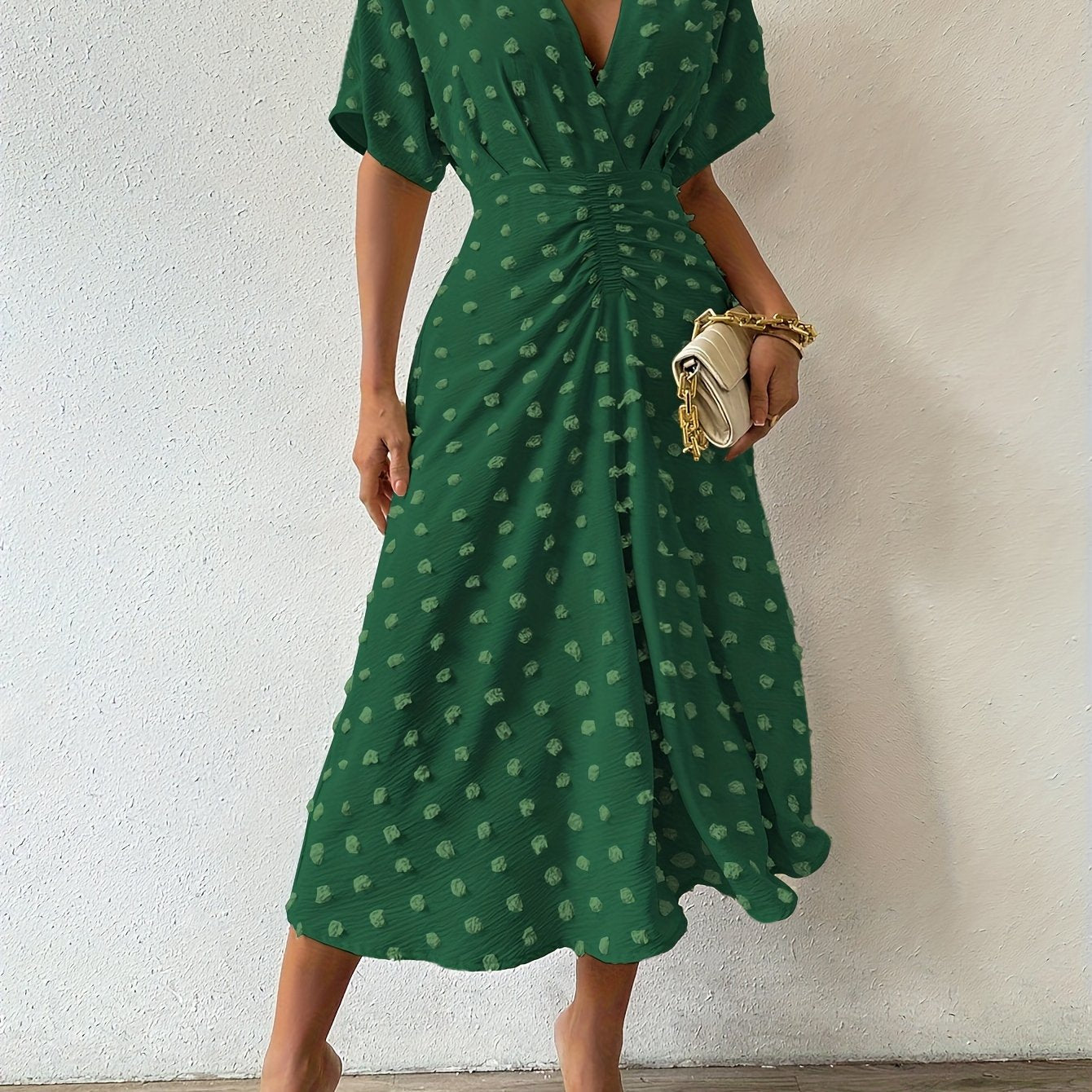 Robe midi plissée à col en V Emilie Behagelig