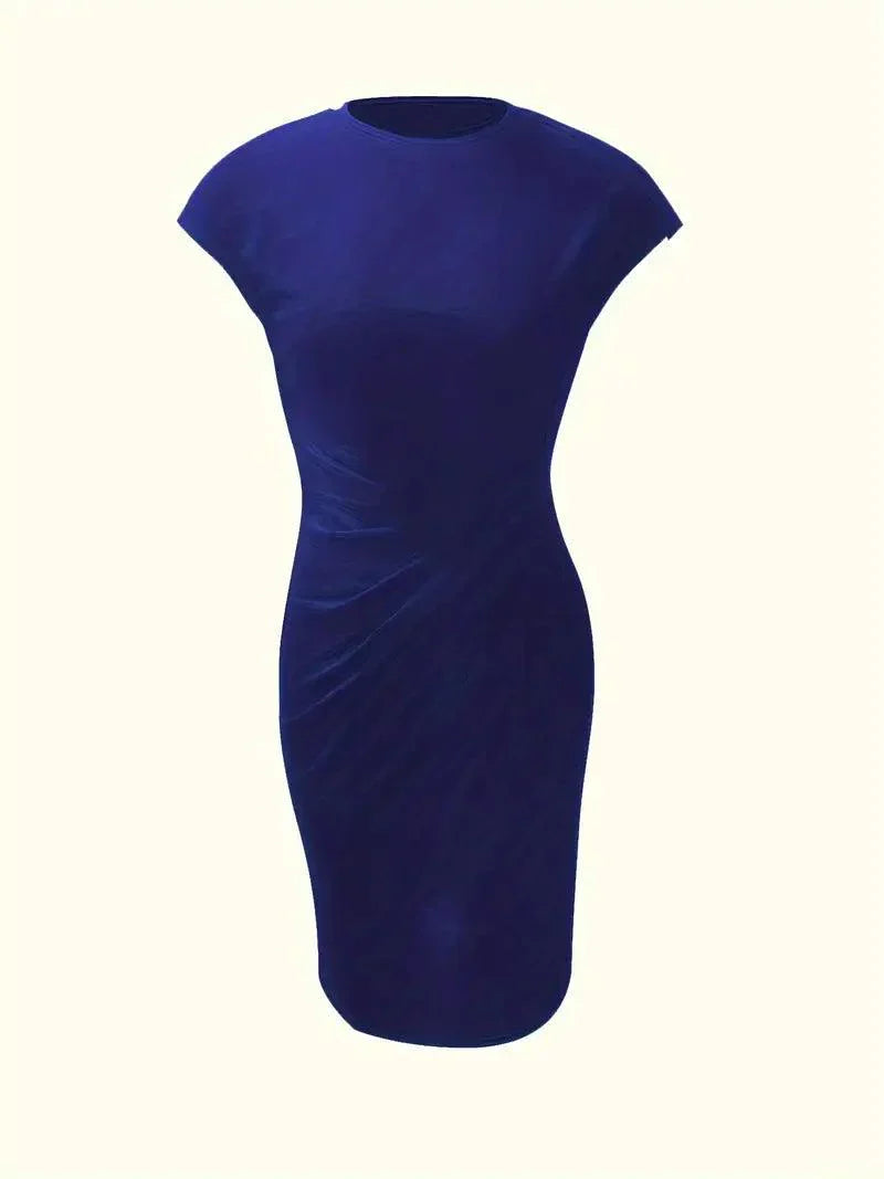 Robe Emilia Taille Petite avec Col Rond – Élégante et Tendance Intemporelle