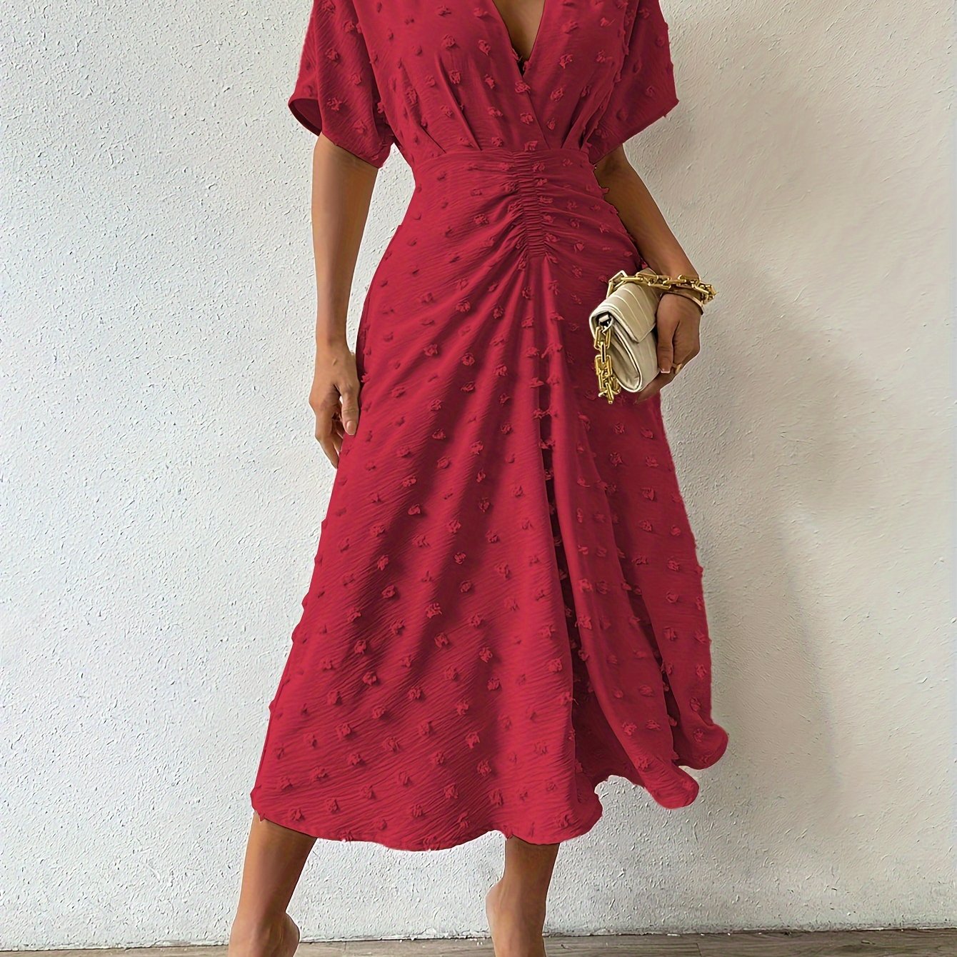 Robe midi plissée à col en V Emilie Behagelig