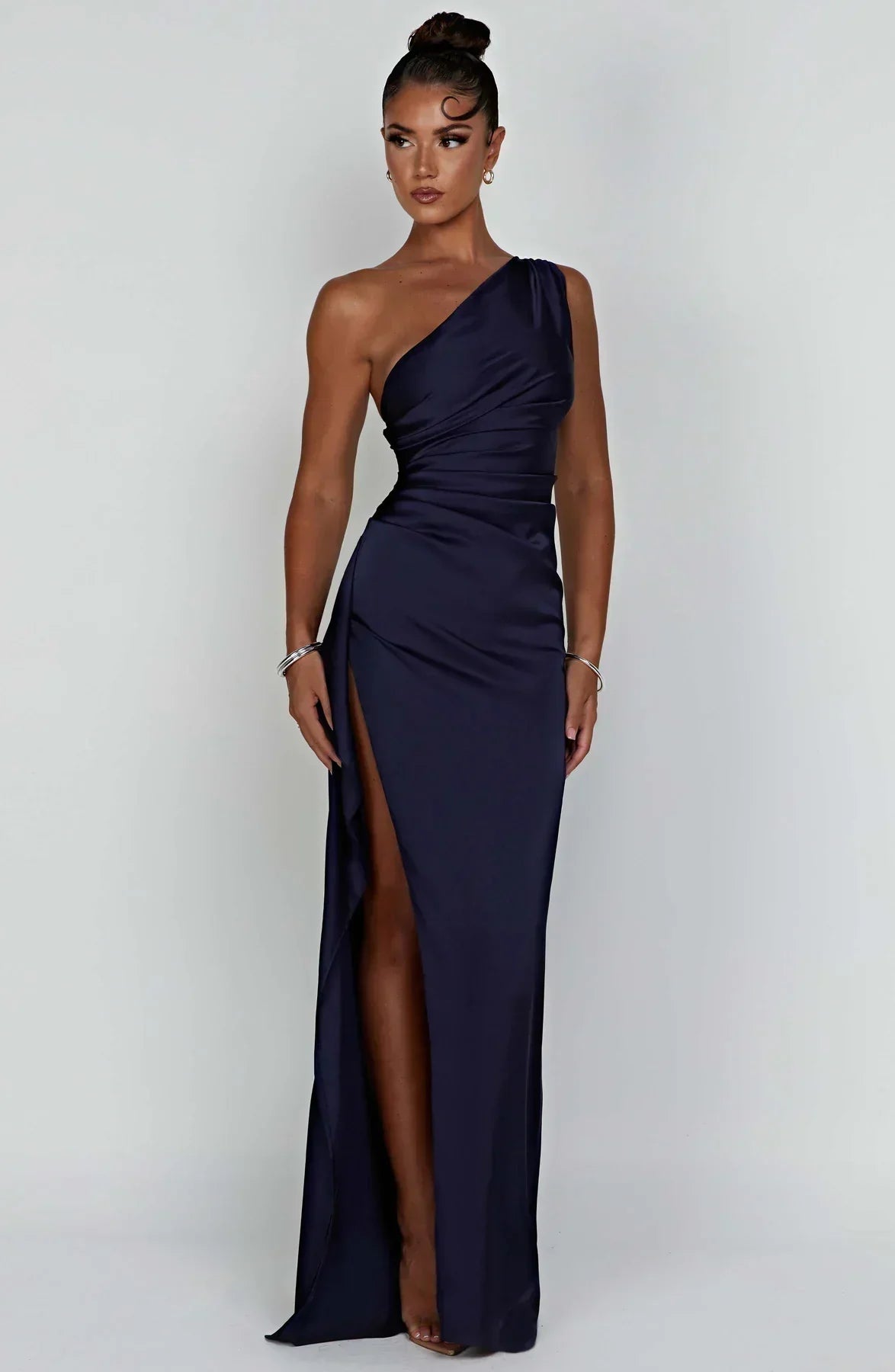 Sofie - Chic d'été en satin de luxe avec silhouette élégante