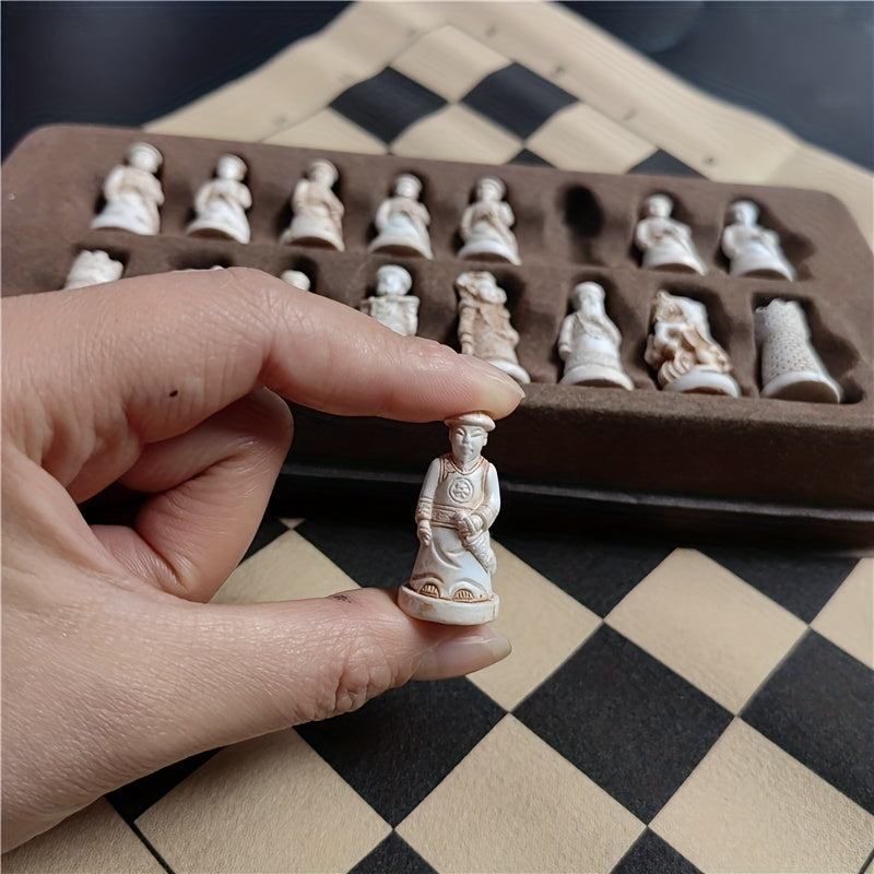 Jeu de société en cuir ancien avec des pièces de soldat distinctives
