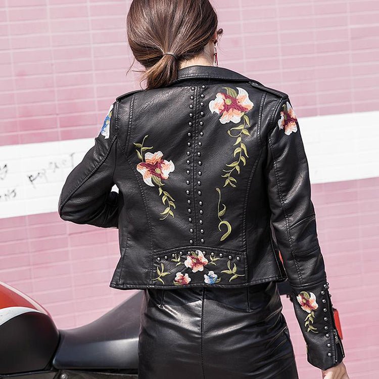 Veste en cuir vegan élégante Flora avec clous et fermeture éclair