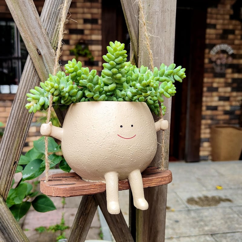 Coffre à plantes souriant en rocking chair