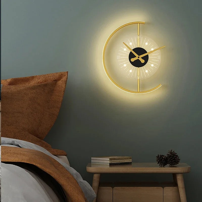 LunaTime - Horloge murale moderne en croissant avec lumière douce