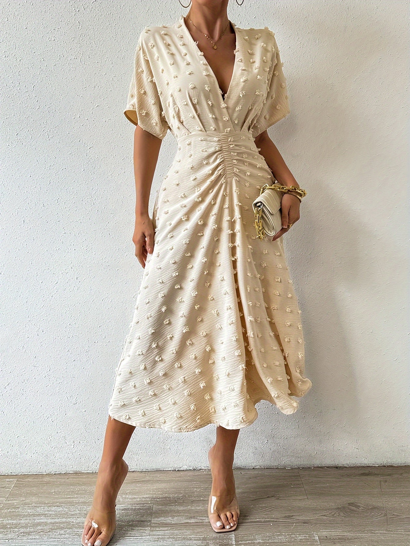 Robe midi plissée à col en V Emilie Behagelig