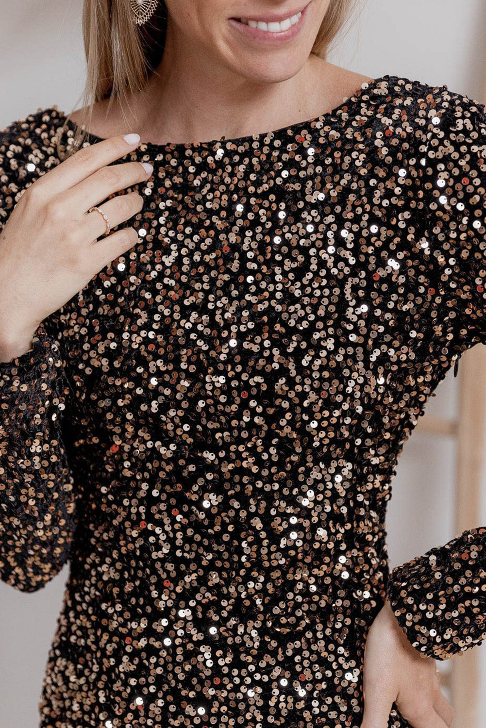 Elisabeth - Robe mini en sequins argent et or avec fente sur le côté