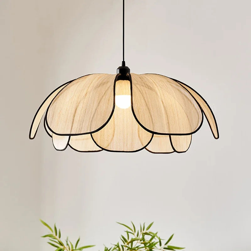 FloraGlow - Pendule en tissu inspirée du lotus