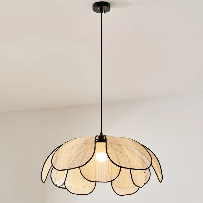 FloraGlow - Pendule en tissu inspirée du lotus
