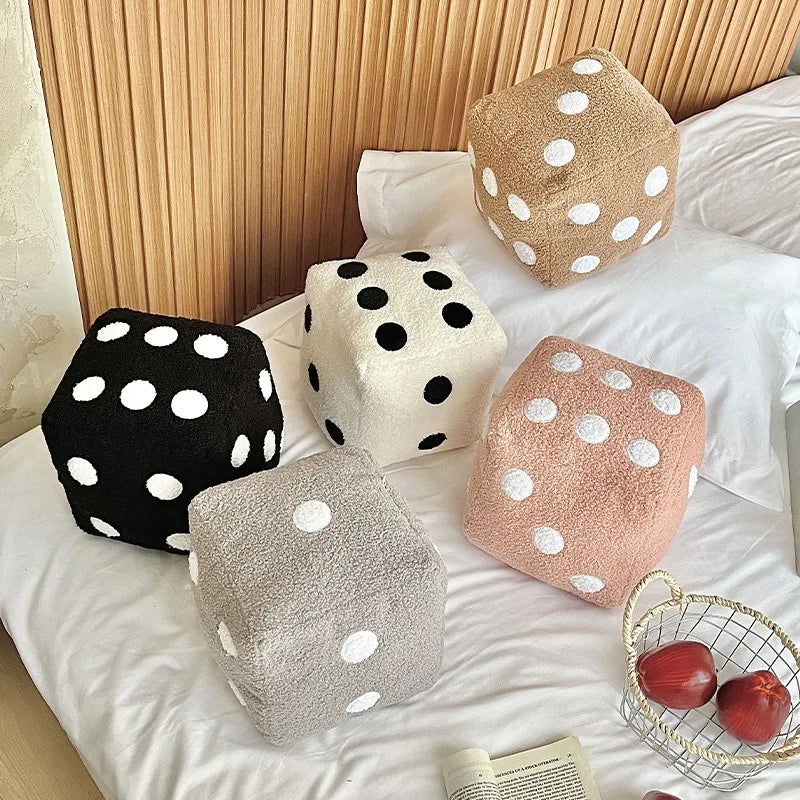 PudeTerning – Coussin Doux en Forme de Dé pour une Décoration Intérieure Amusante et Conviviale