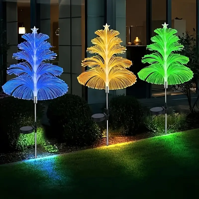 Fontaine solaire avec design d'arbre de Noël surmonté d'une étoile