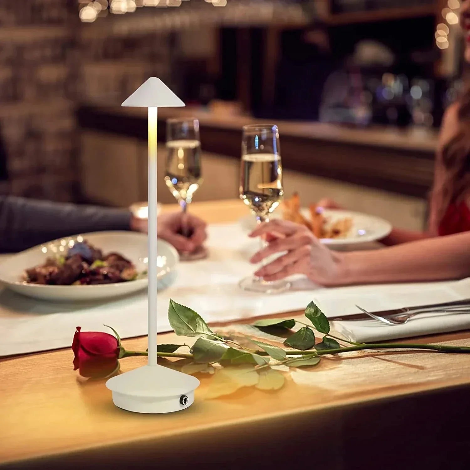 LumaGlow - Lampe de table élégante pour une atmosphère chaleureuse