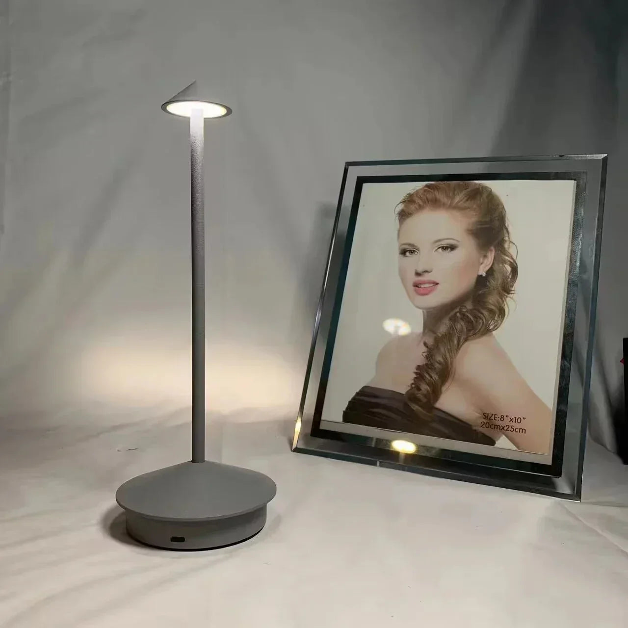 LumaGlow - Lampe de table élégante pour une atmosphère chaleureuse