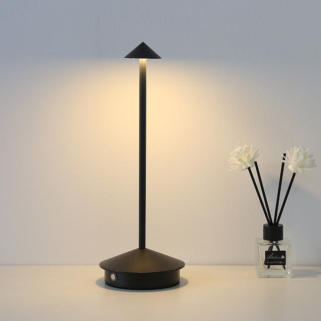 LumaGlow - Lampe de table élégante pour une atmosphère chaleureuse