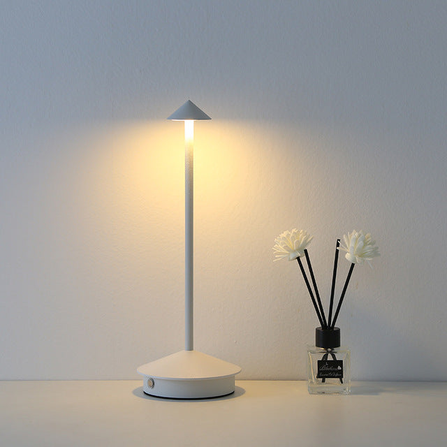LumaGlow - Lampe de table élégante pour une atmosphère chaleureuse
