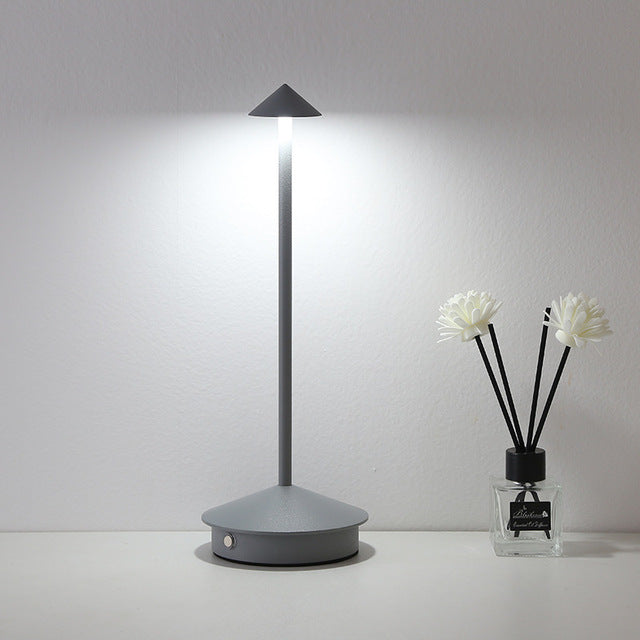 LumaGlow - Lampe de table élégante pour une atmosphère chaleureuse