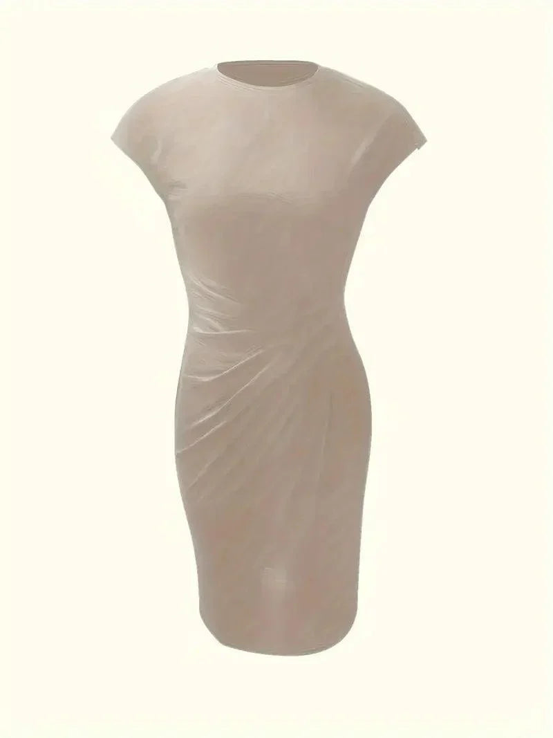Robe Emilia Taille Petite avec Col Rond – Élégante et Tendance Intemporelle