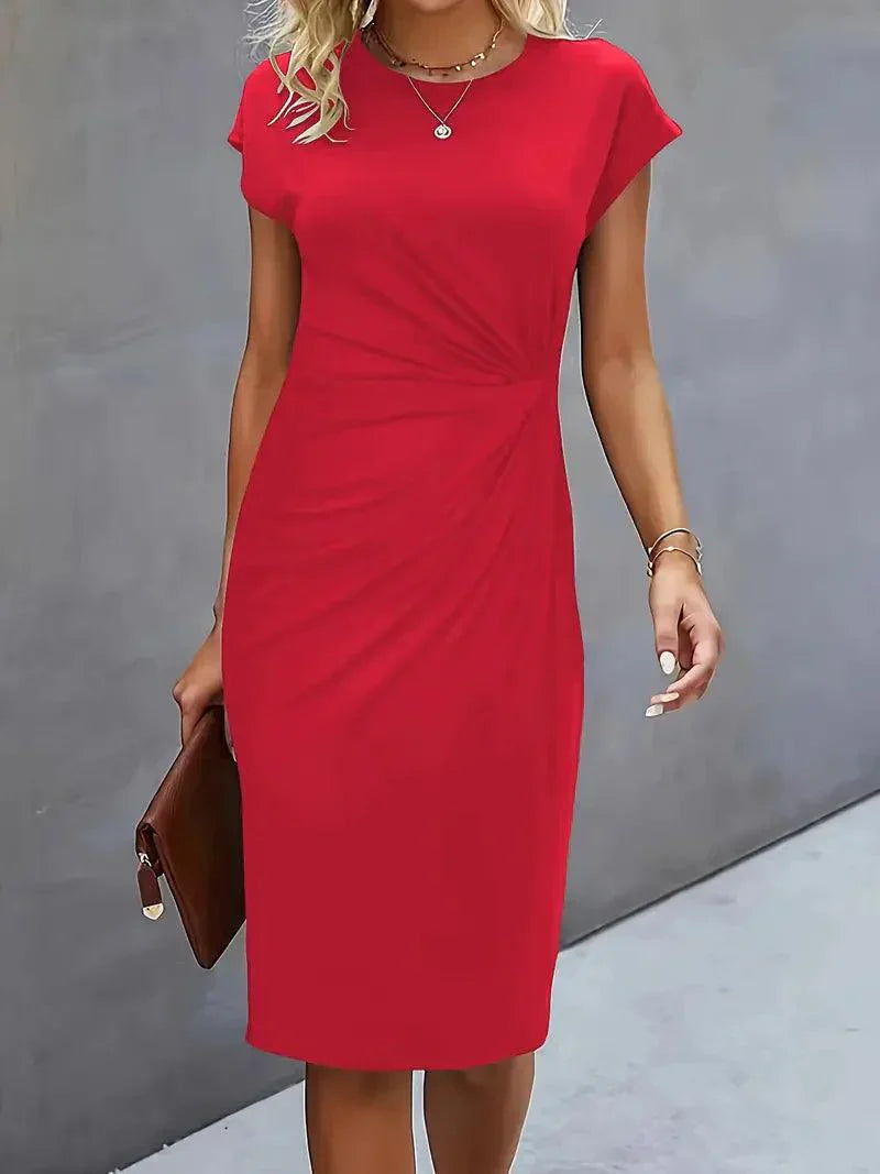 Robe Emilia Taille Petite avec Col Rond – Élégante et Tendance Intemporelle