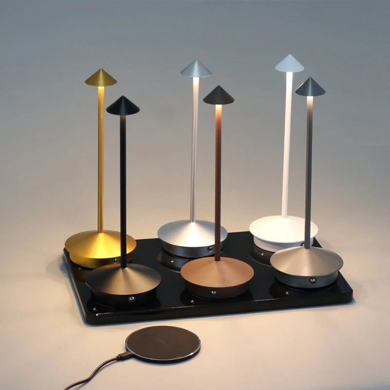 SlenderLight - Lampe de table rechargeable à abat-jour conique moderne