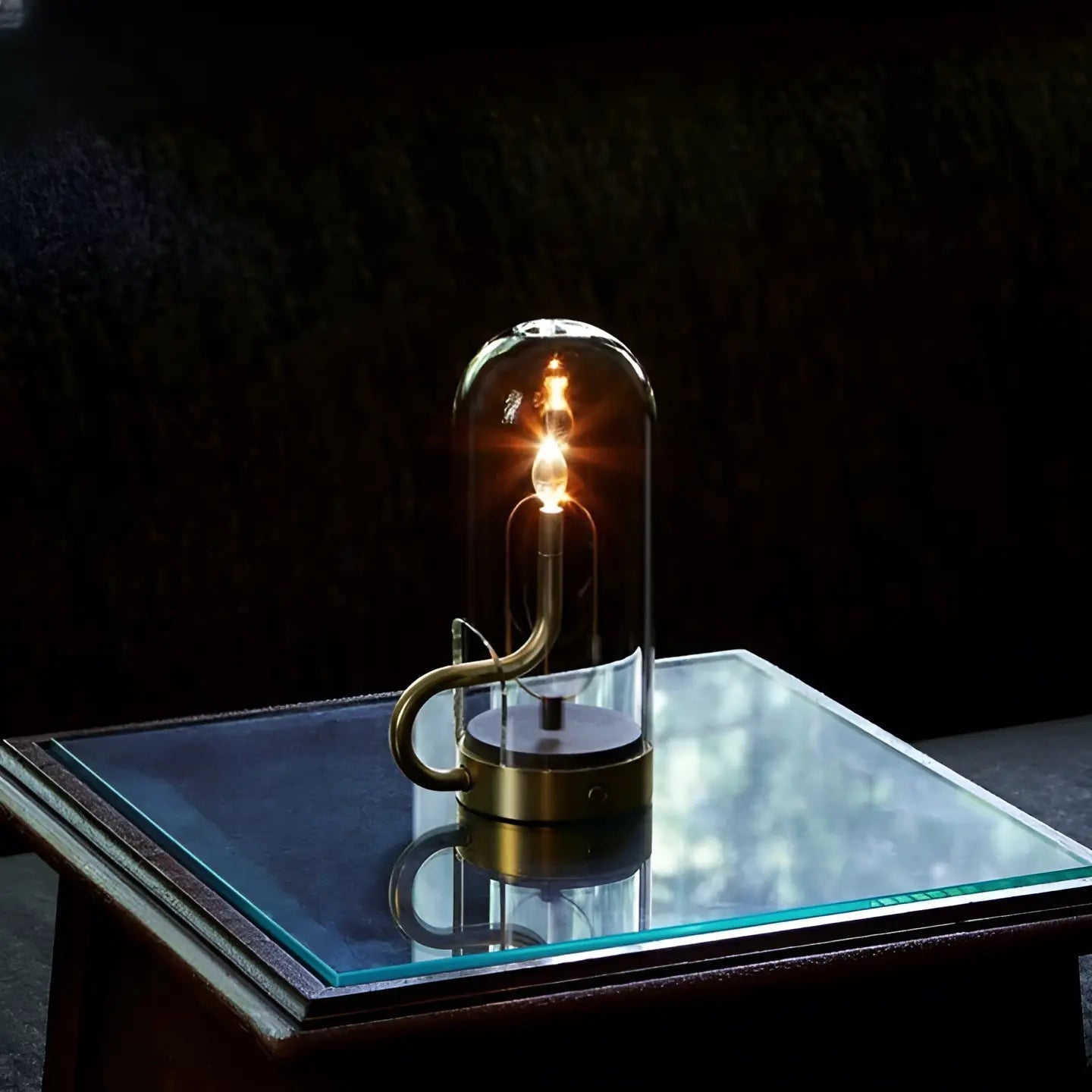 LumiGlow - Lampe de table LED ajustable pour une atmosphère conviviale