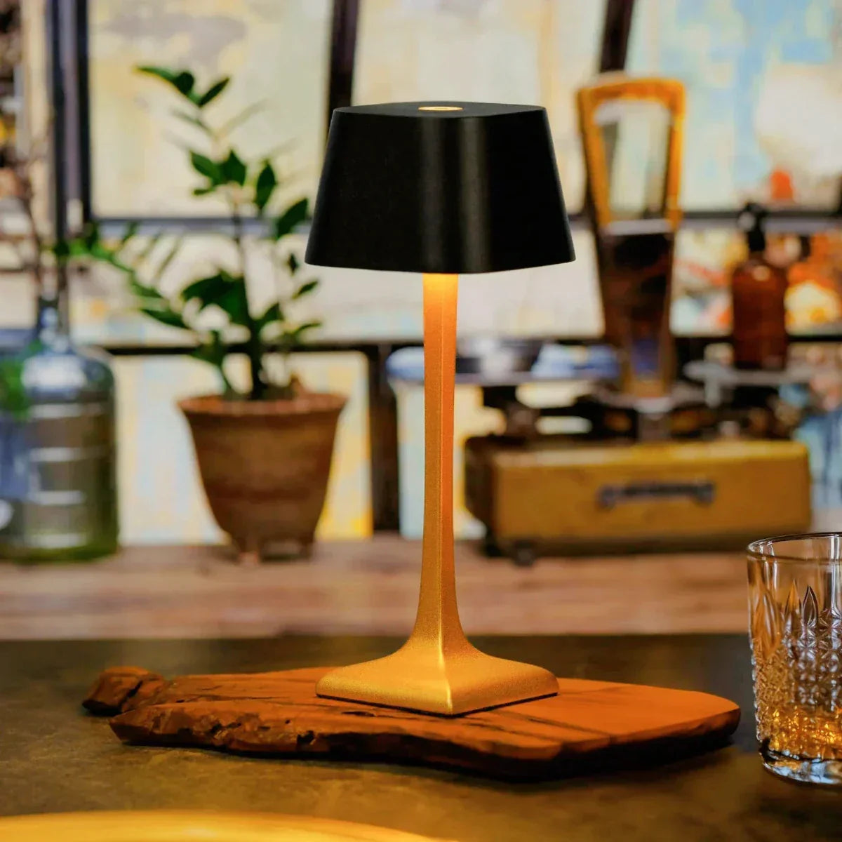 LumaLine - Lampe de table élégante et lisse avec abat-jour cylindrique