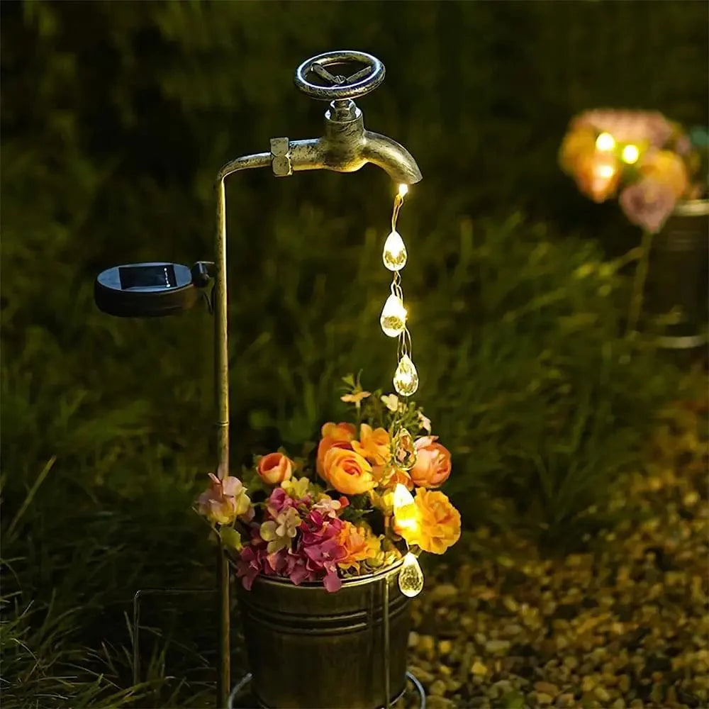 GlowDrop - Lampe en forme de goutte d'eau alimentée par énergie solaire
