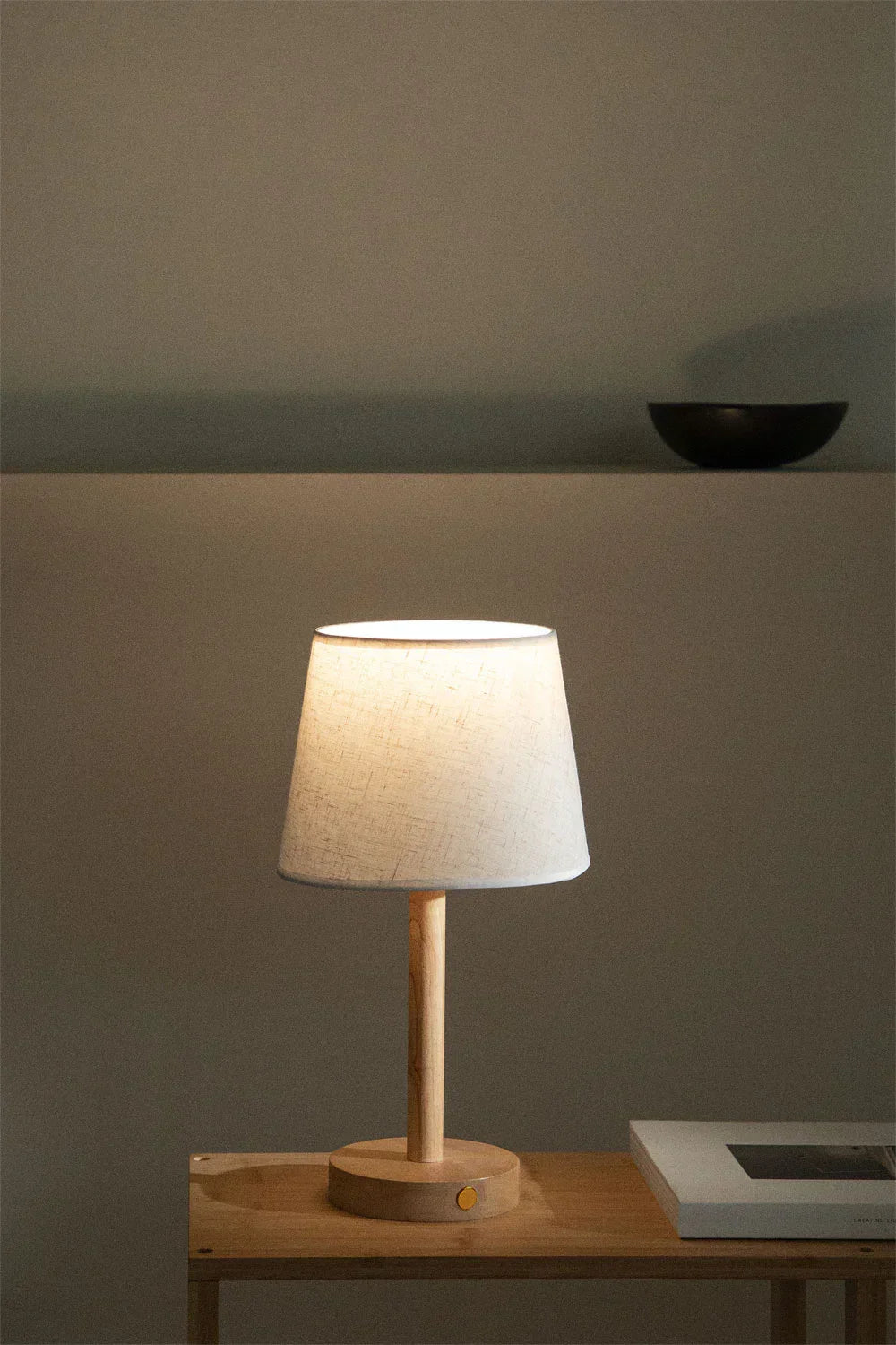 Lampe de table sans fil en bois
