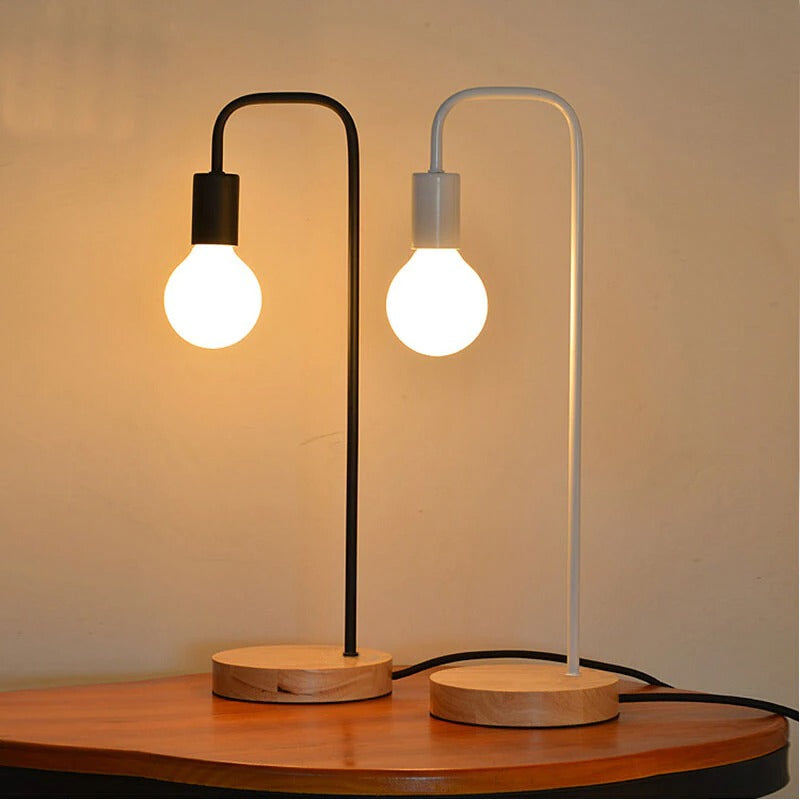Lampe de table industrielle UrbanLume – Élégante lampe de bureau en métal