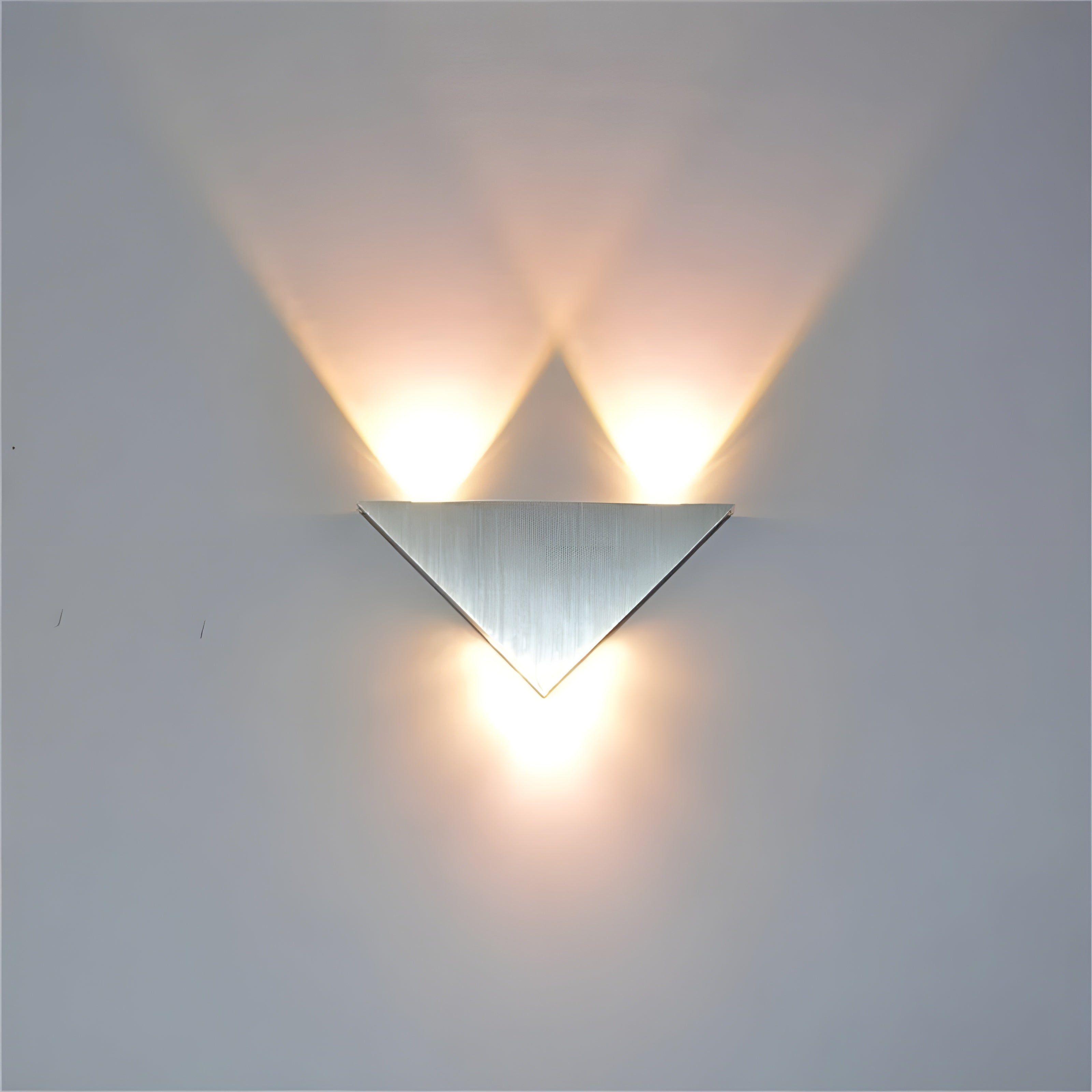LuxeGlow - Applique murale LED moderne élégante