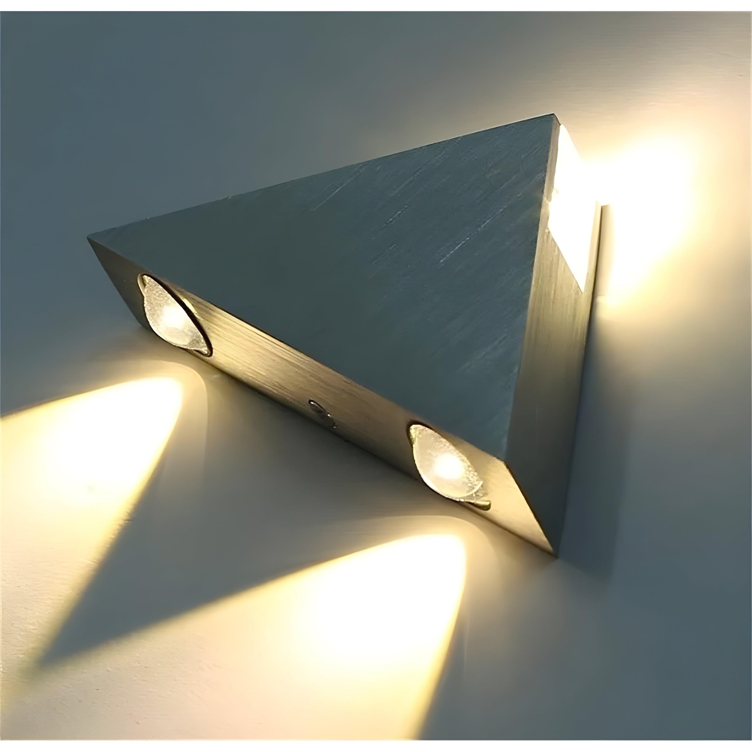 LuxeGlow - Applique murale LED moderne élégante