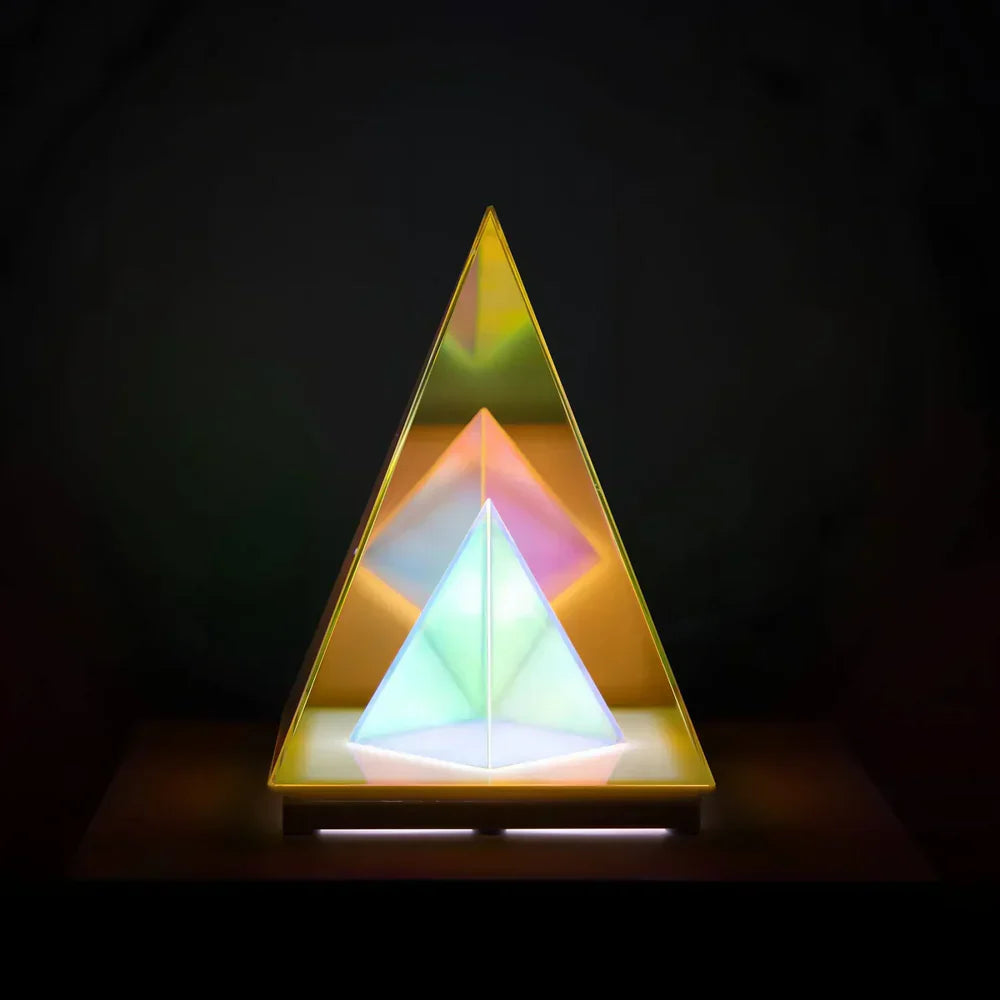 LumiPyramid - Lampe pyramidale irisée aux couleurs changeantes
