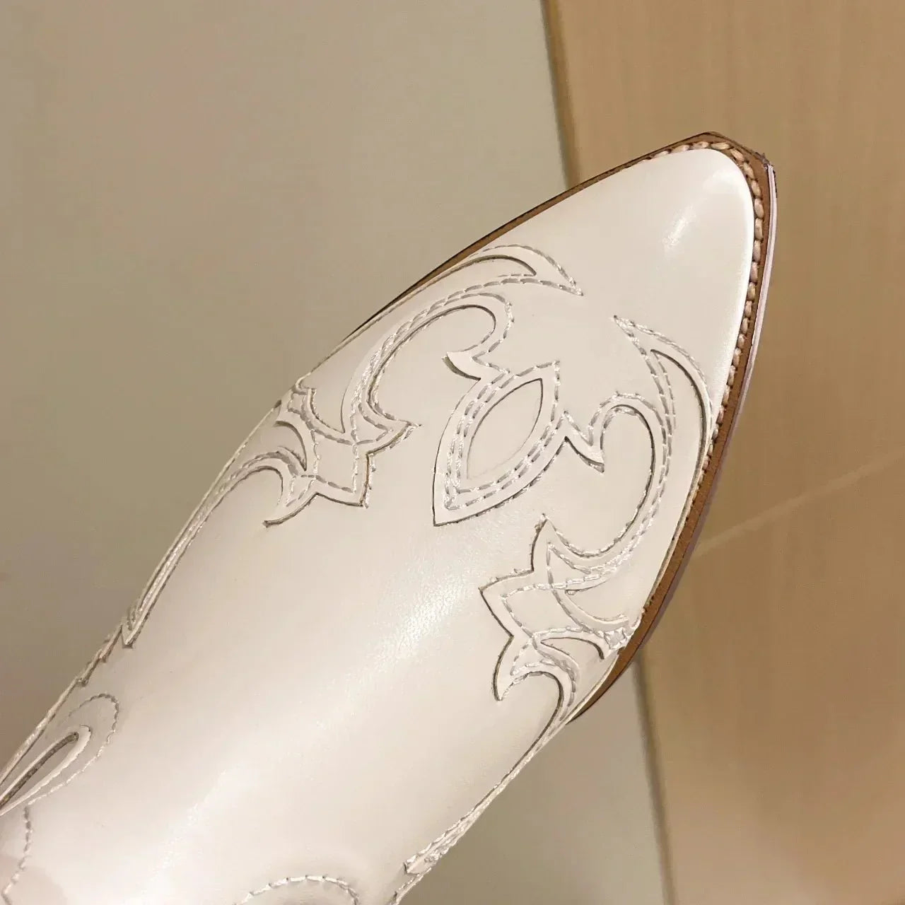 Bottes pour femmes Dakota avec broderie à hauteur de mollet - Chaussures élégantes inspirées de l'ouest