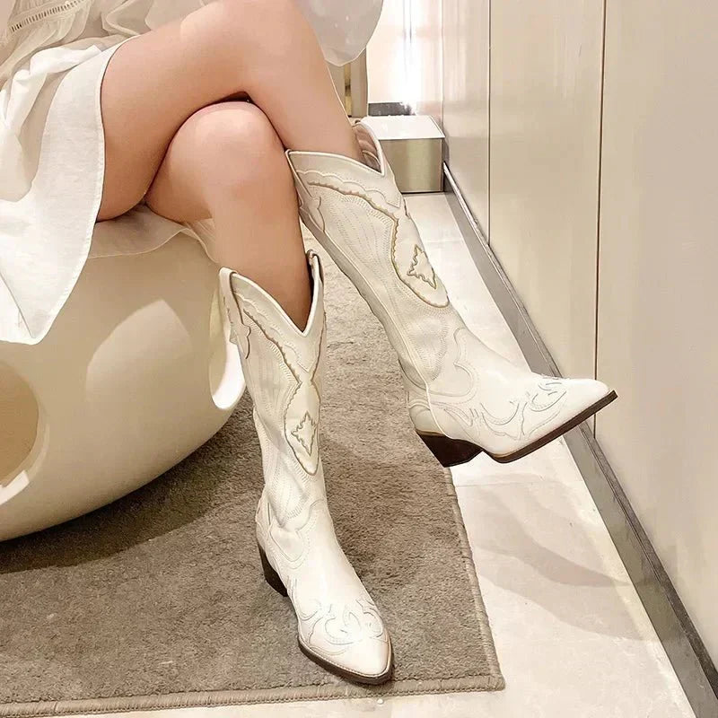 Bottes pour femmes Dakota avec broderie à hauteur de mollet - Chaussures élégantes inspirées de l'ouest