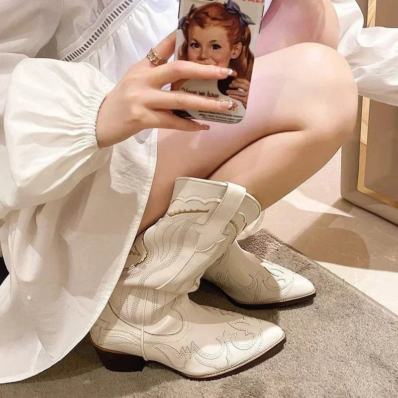 Bottes pour femmes Dakota avec broderie à hauteur de mollet - Chaussures élégantes inspirées de l'ouest