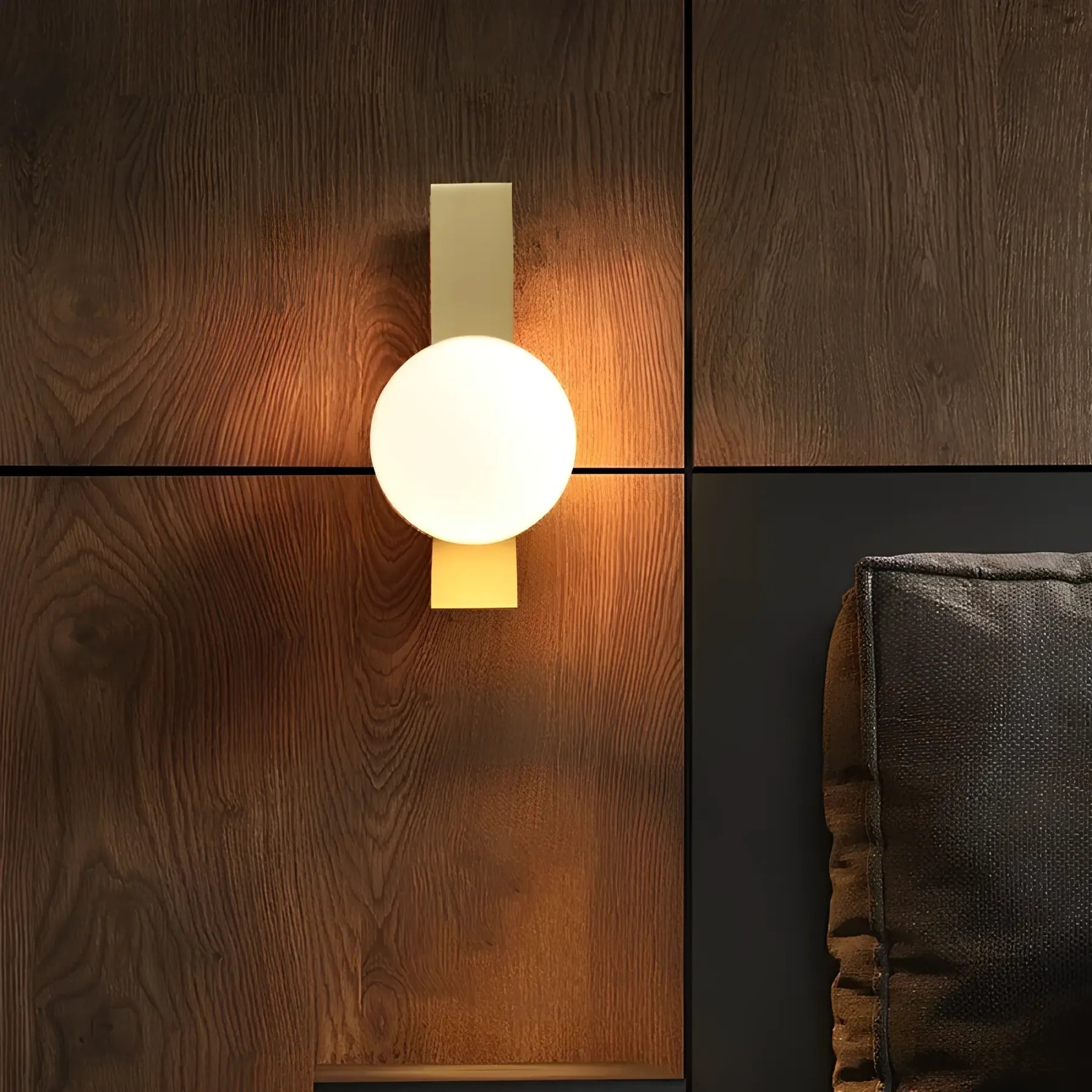 GlowVance Élégante Lampe Murale LED – Luminosité Ajustable et Télécommande