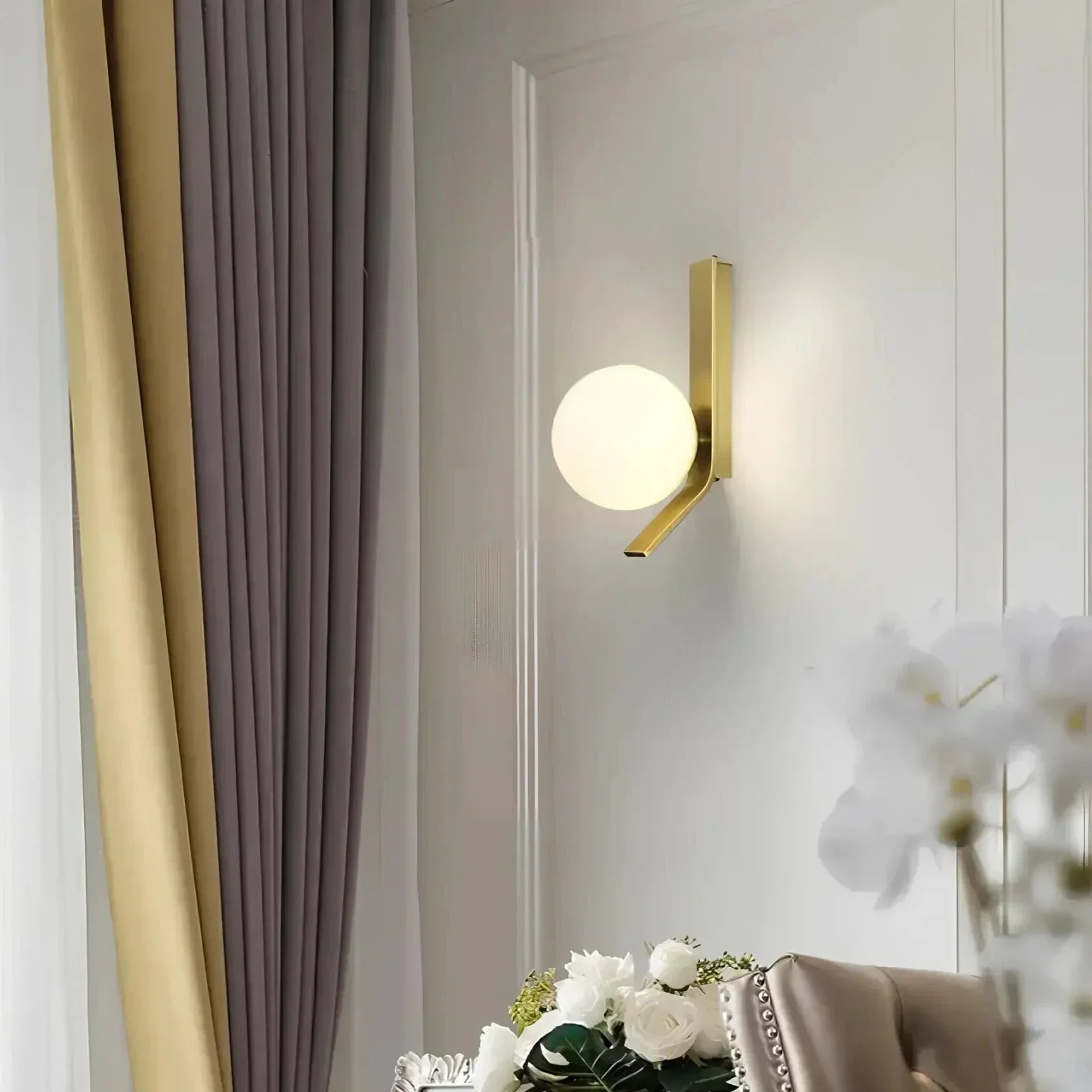GlowVance Élégante Lampe Murale LED – Luminosité Ajustable et Télécommande