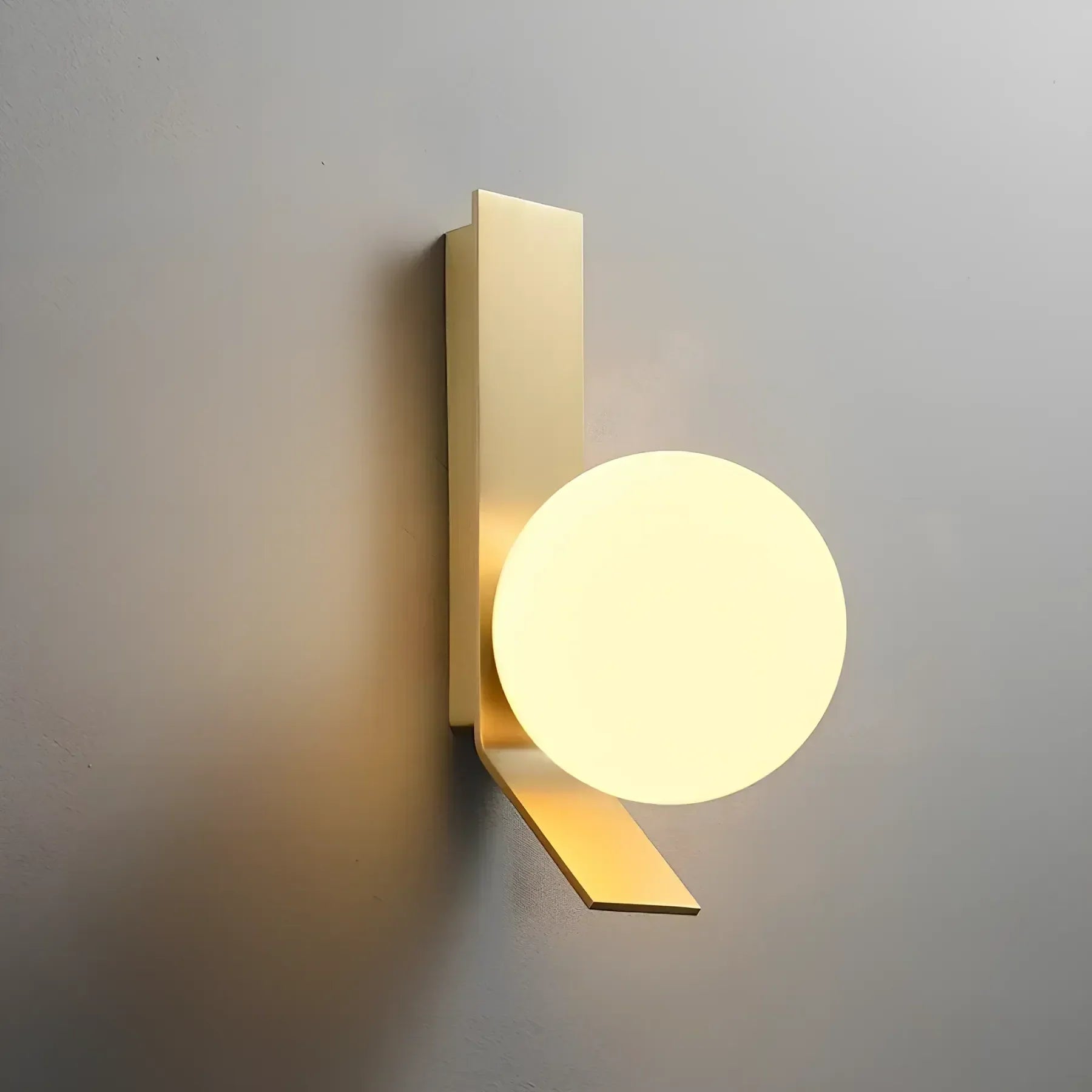 GlowVance Élégante Lampe Murale LED – Luminosité Ajustable et Télécommande