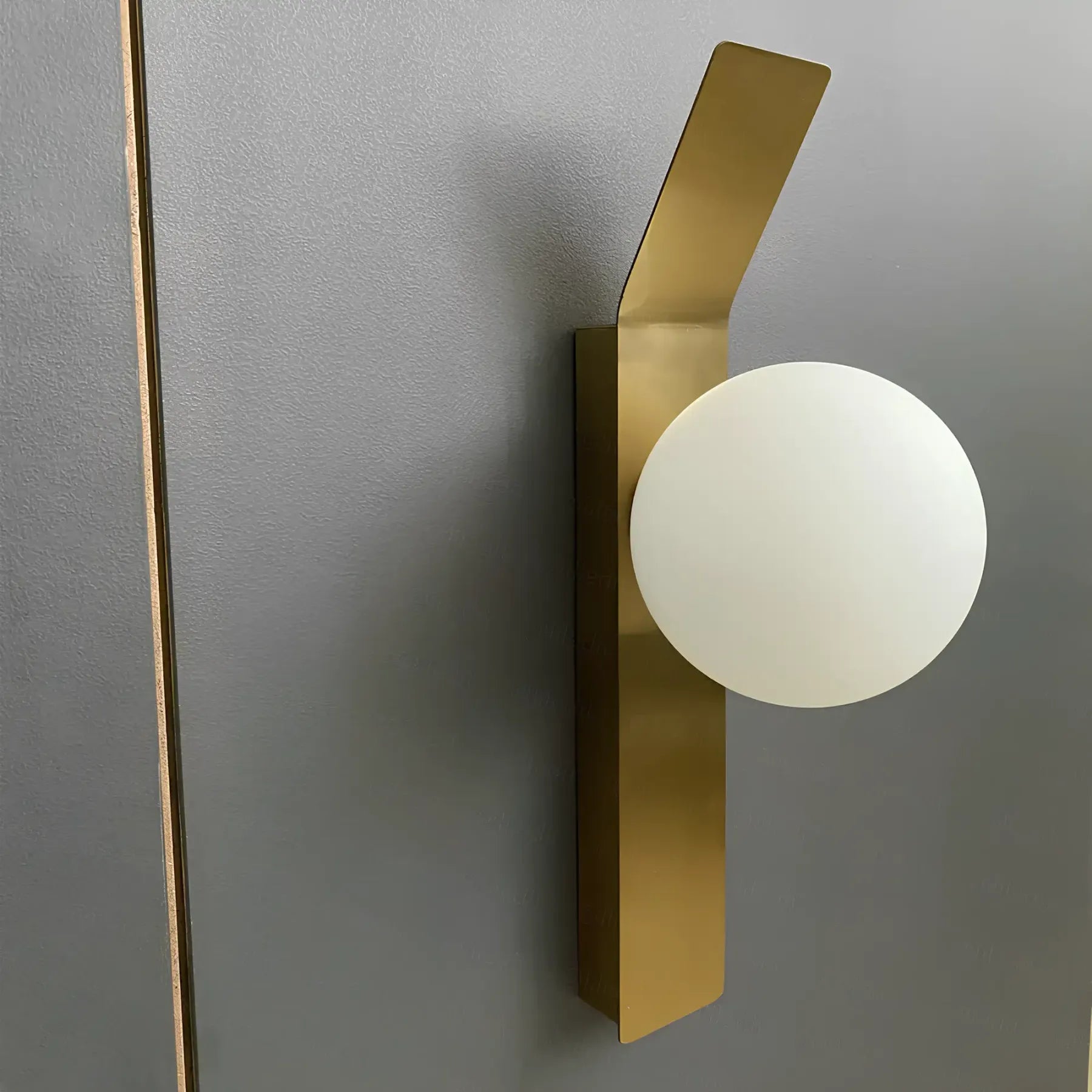 GlowVance Élégante Lampe Murale LED – Luminosité Ajustable et Télécommande